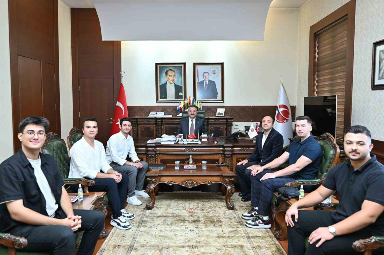 Vali Aksoy Tebrik Etti: Mavera Teknoloji Takımı Türkiye ve Uluslararası Arenada Öne Çıktı