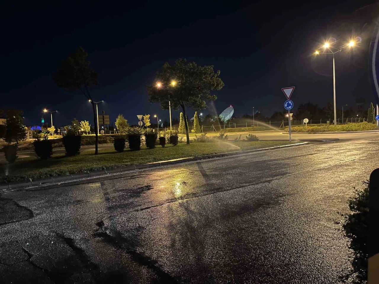 Sulama Sisteminden Taşan Su Tehlikeye Yol Açıyor