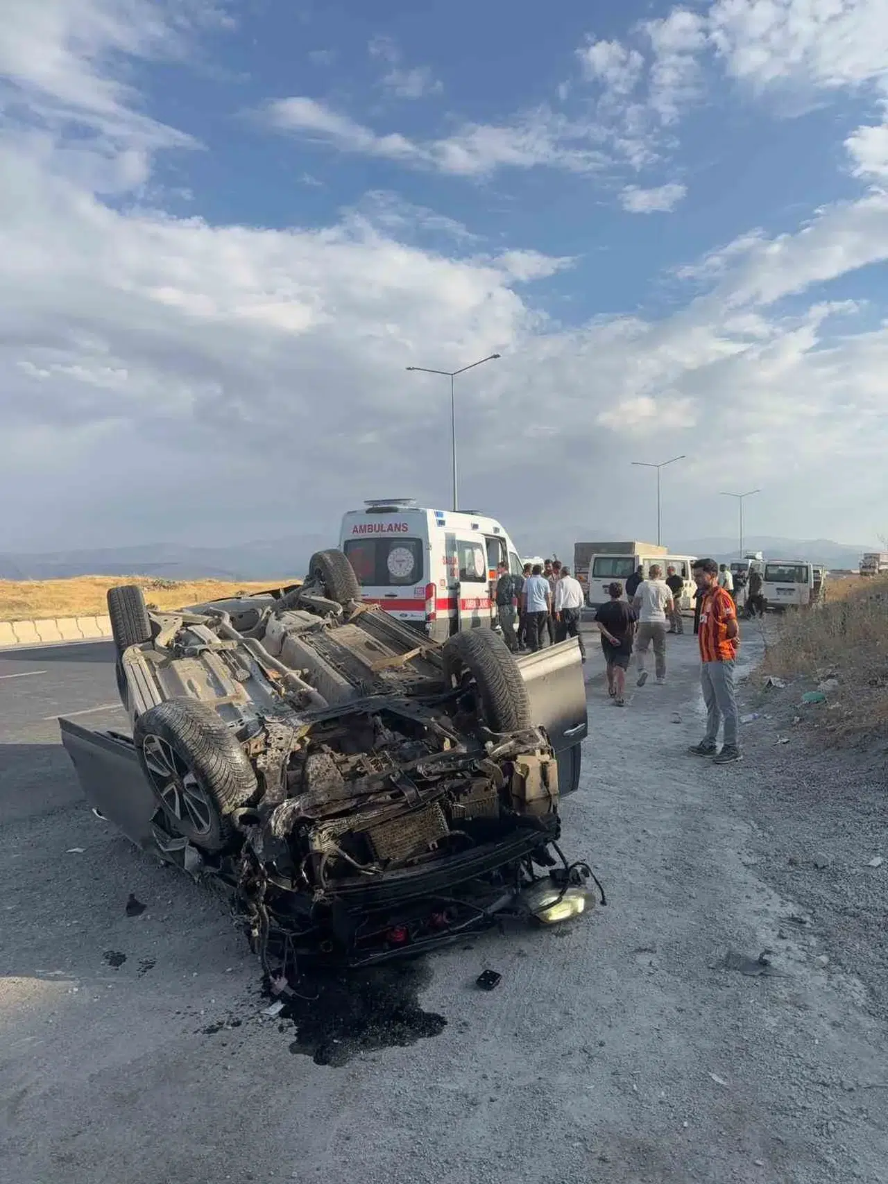 Bitlis'te üç aracın karıştığı zincirleme kaza: Bir sürücü hastaneye kaldırıldı