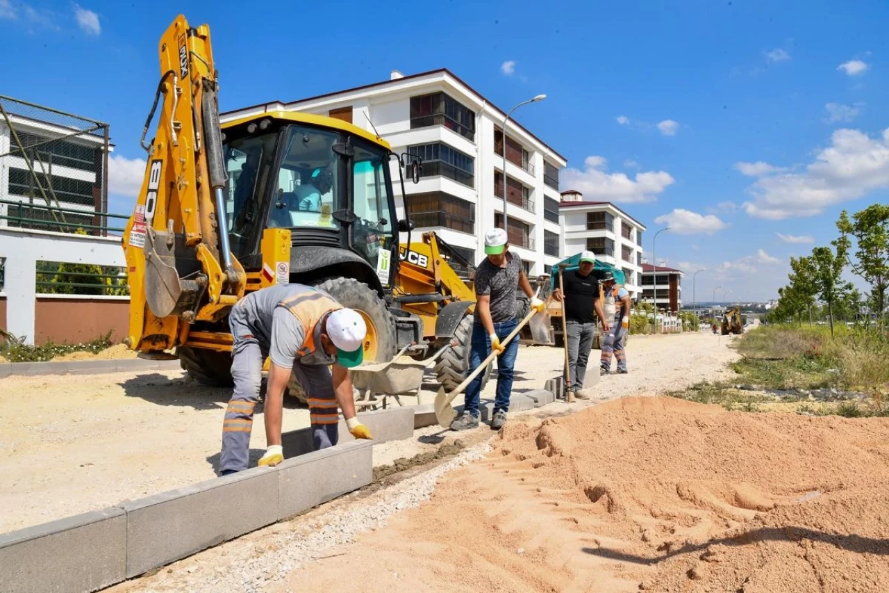 Tepebaşı’nda üstyapı çalışmalarına hızlı bir şekilde devam ediyor