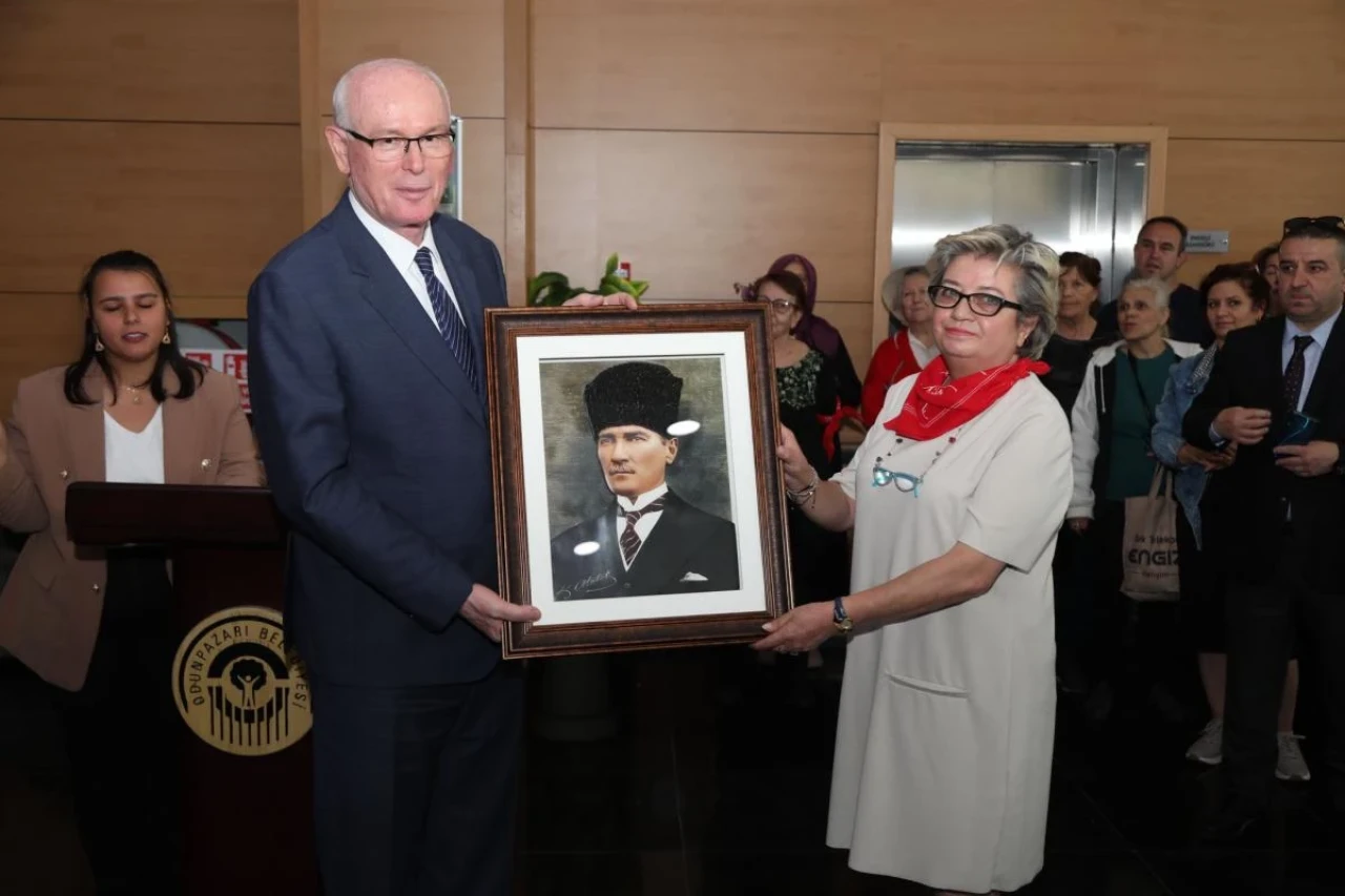 Kazım Kurt: “Halkın temel ihtiyaçlarını gidermek için her türlü çabayı gösteriyoruz”