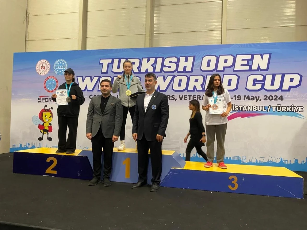 İstanbul&#8217;da Gerçekleştirilen Kickboks Turnuvasında Eskişehir Ay Spor Kulübü&#8217;nden Büyük Başarı