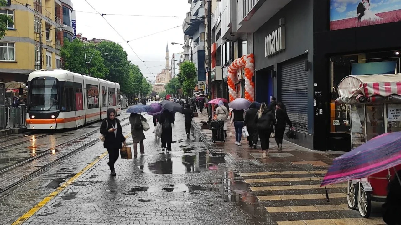 Eskişehir&#8217;de Hava Sıcaklıkları Düştükçe Düşüyor