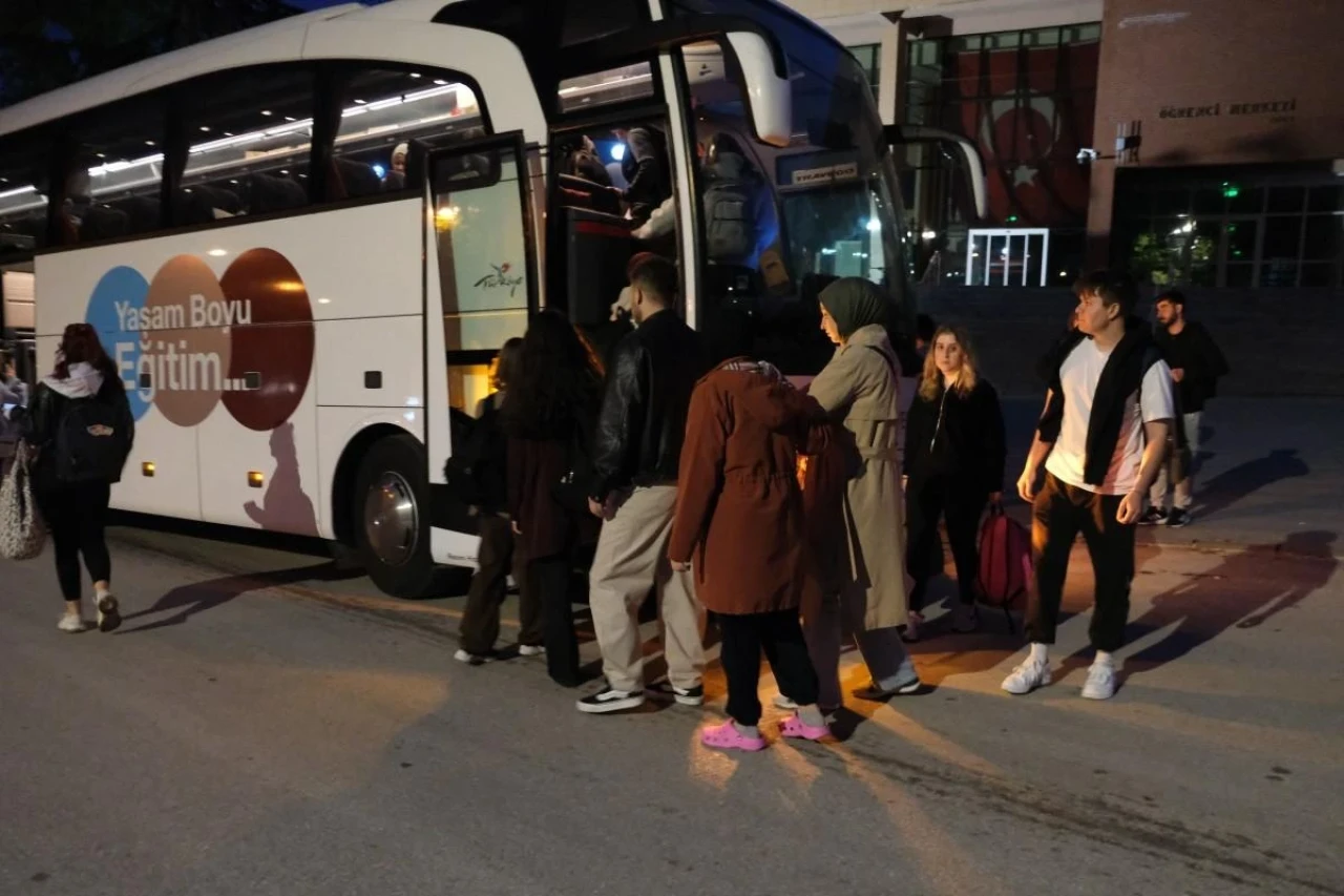 Anadolu Üniversitesi Öğrencileri Deprem Bölgesine Kütüphane Kuracak