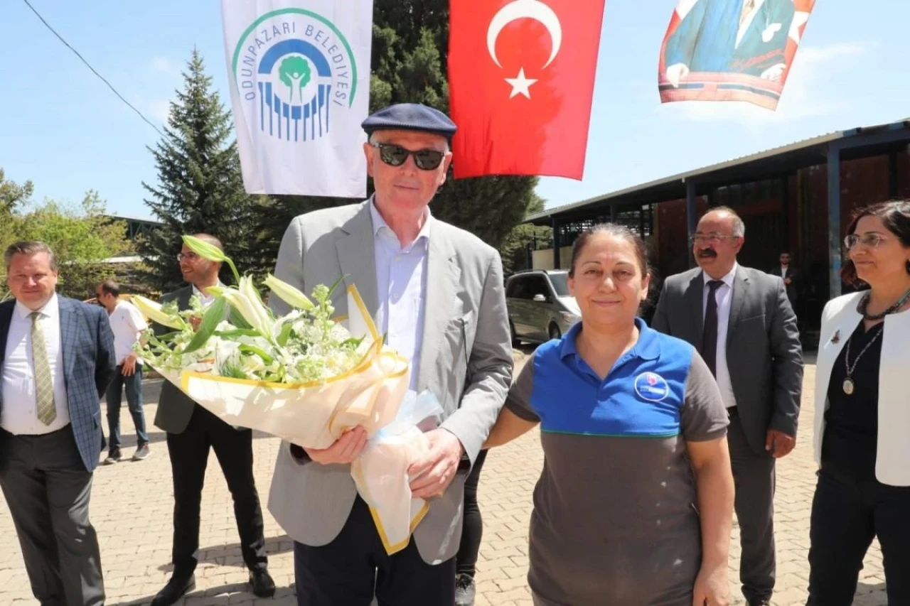 Başkan Kurt Belediye Çalışanlarını Unutmadı