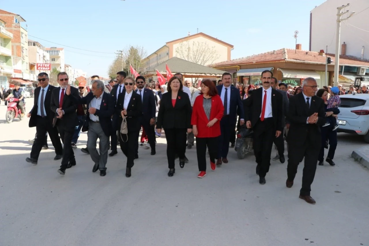 Çifteler&#8217;in Kadın Başkanı Mazbatasını Aldı