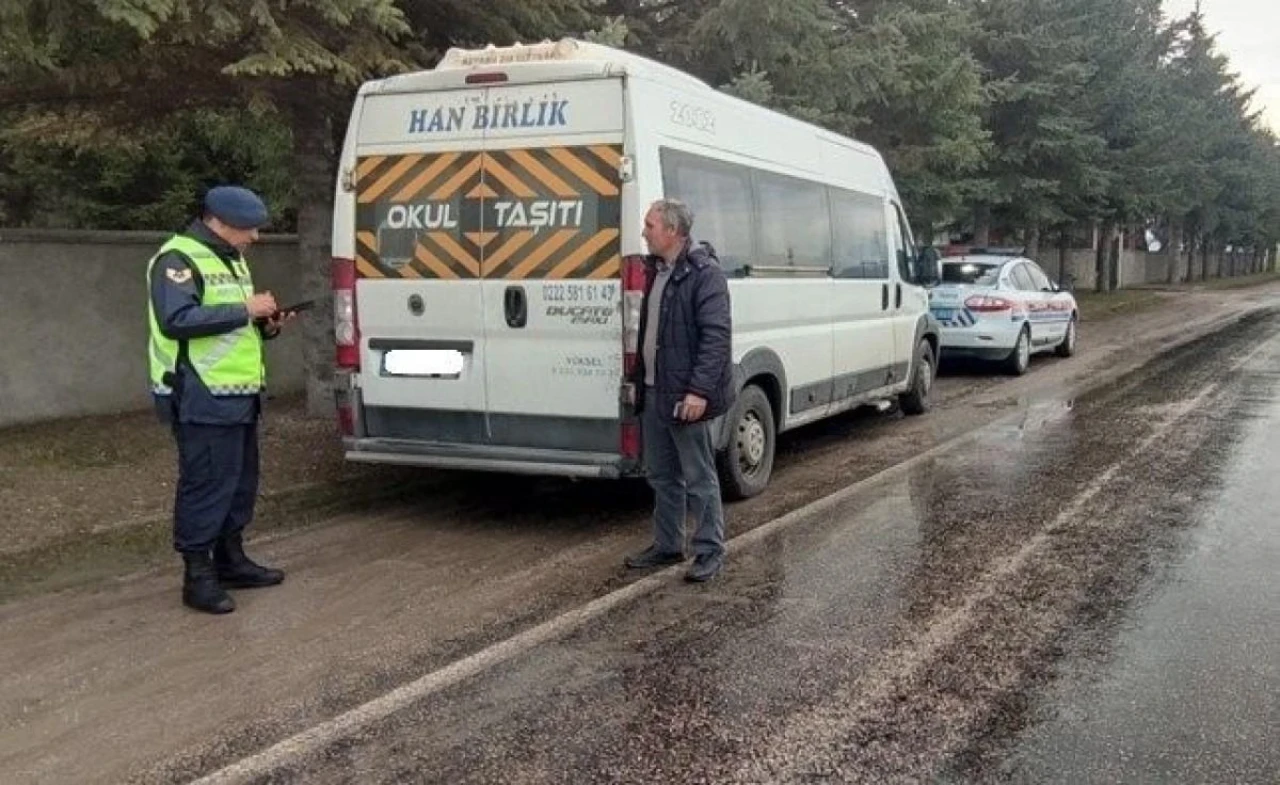 Jandarma okul servisi kontrollerine devam ediyor