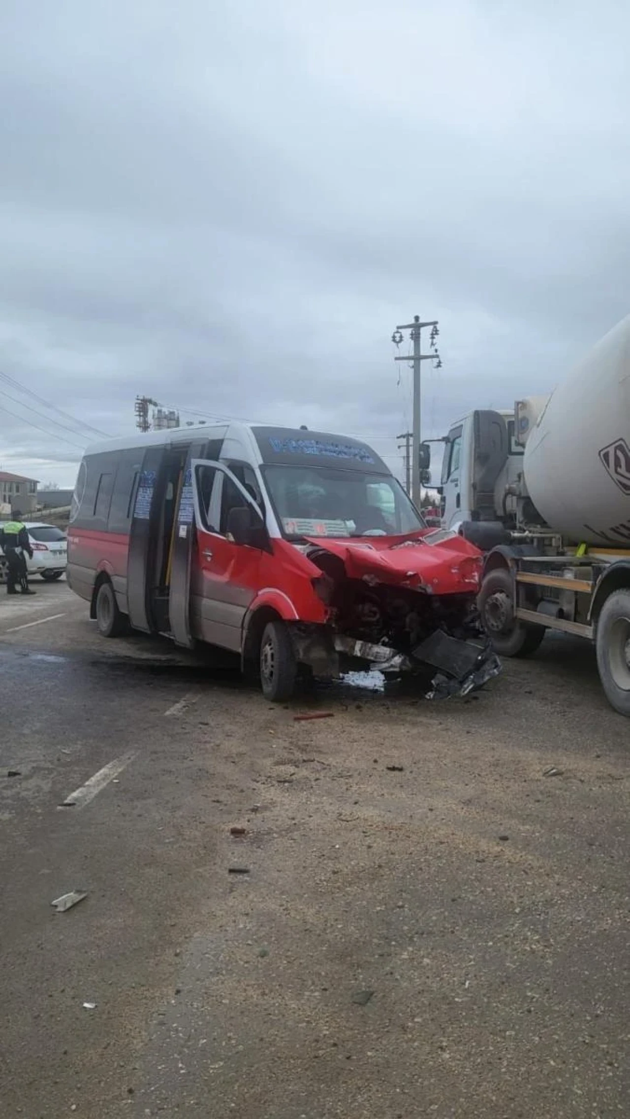 Eskişehir&#8217;de minibüs kazasında 12 kişi yaralandı