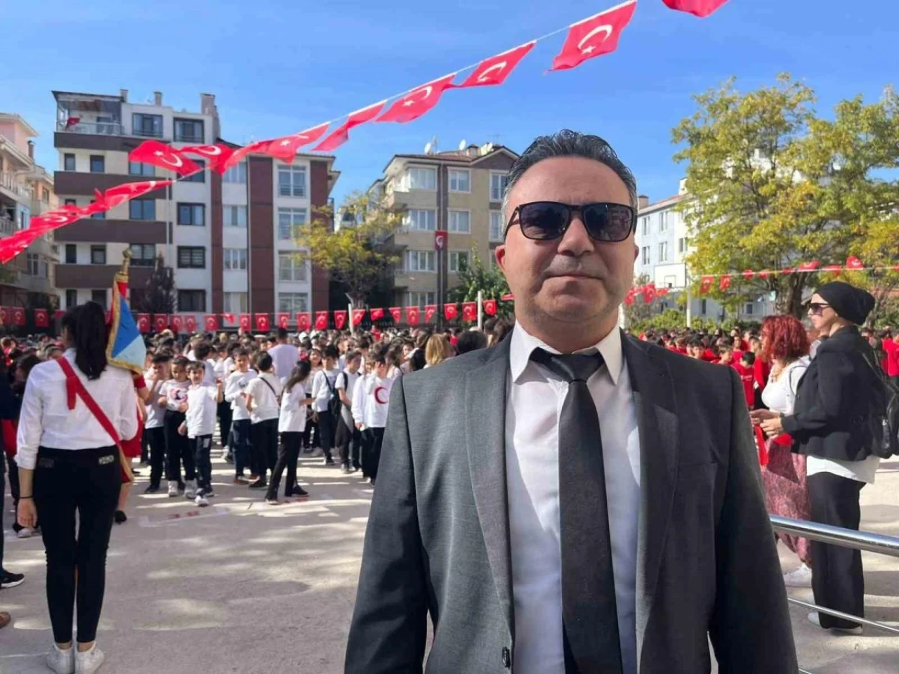 600 Öğrenci̇den ‘Cumhuri̇yet Yürüyüşü Ve Senkroni̇ze Gösteri̇