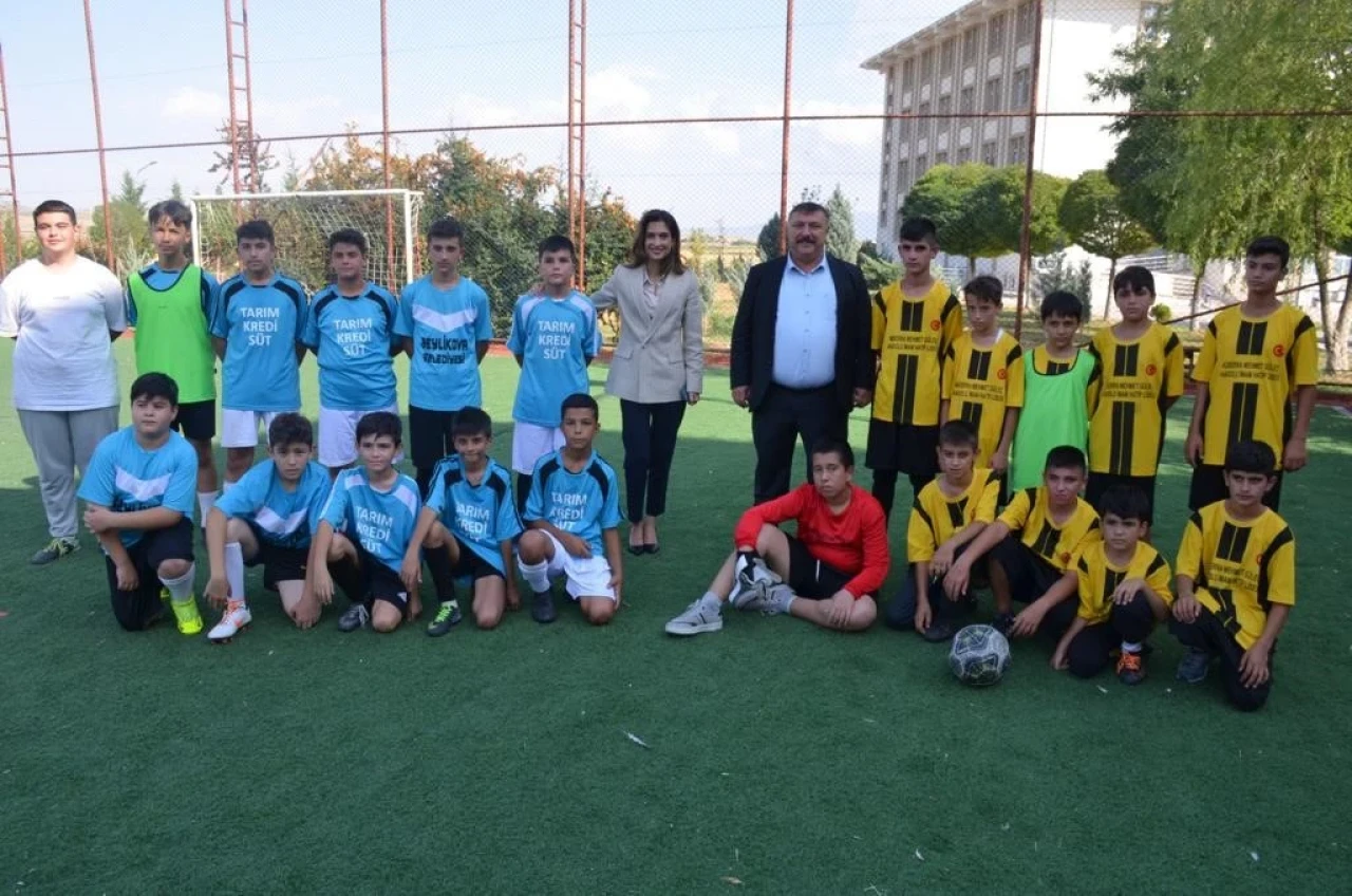 Ortaokullar Arası Cumhuri̇yeti̇mi̇zi̇n 100Üncü Yılı Futbol Turnuvası Heyecanı Başladı