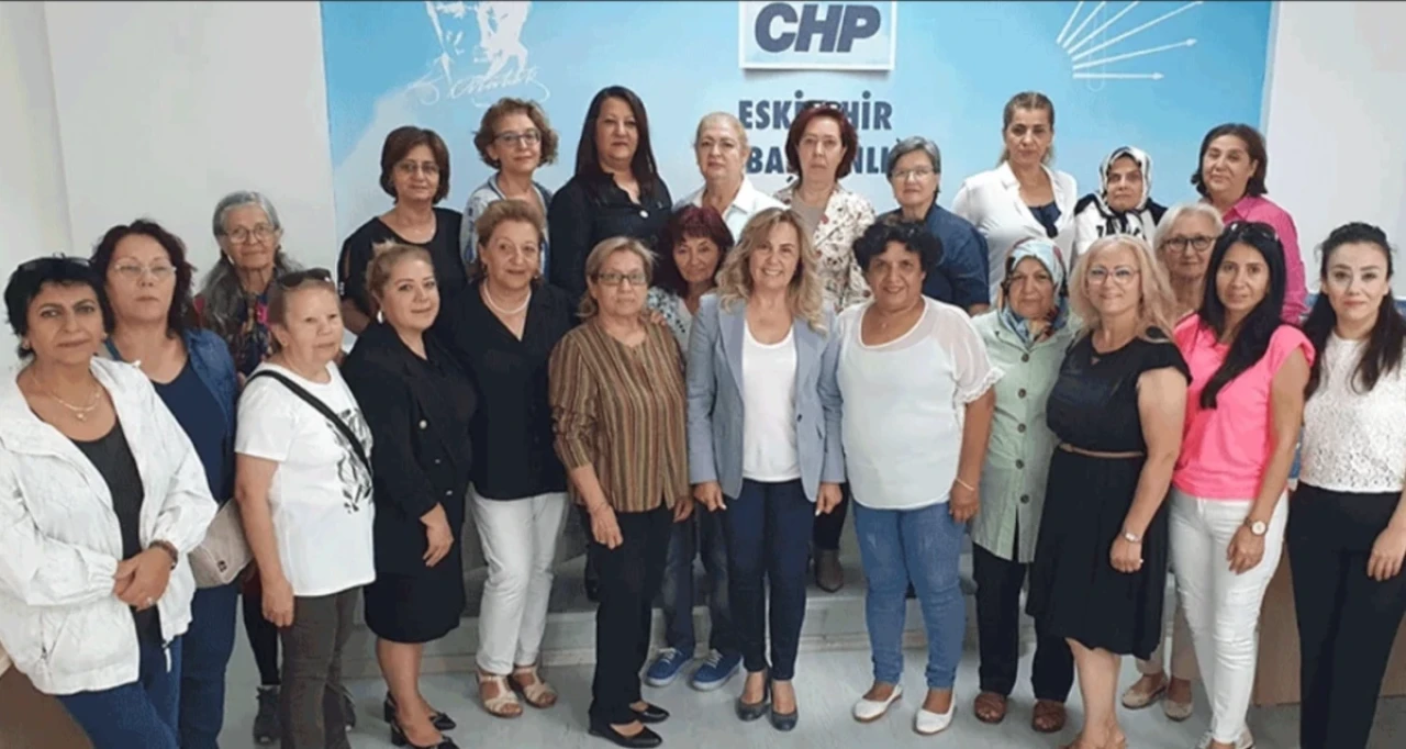 CHP’li Kadınlar Eskişehir’de Öğrenciler için Eylem Yapıyor!