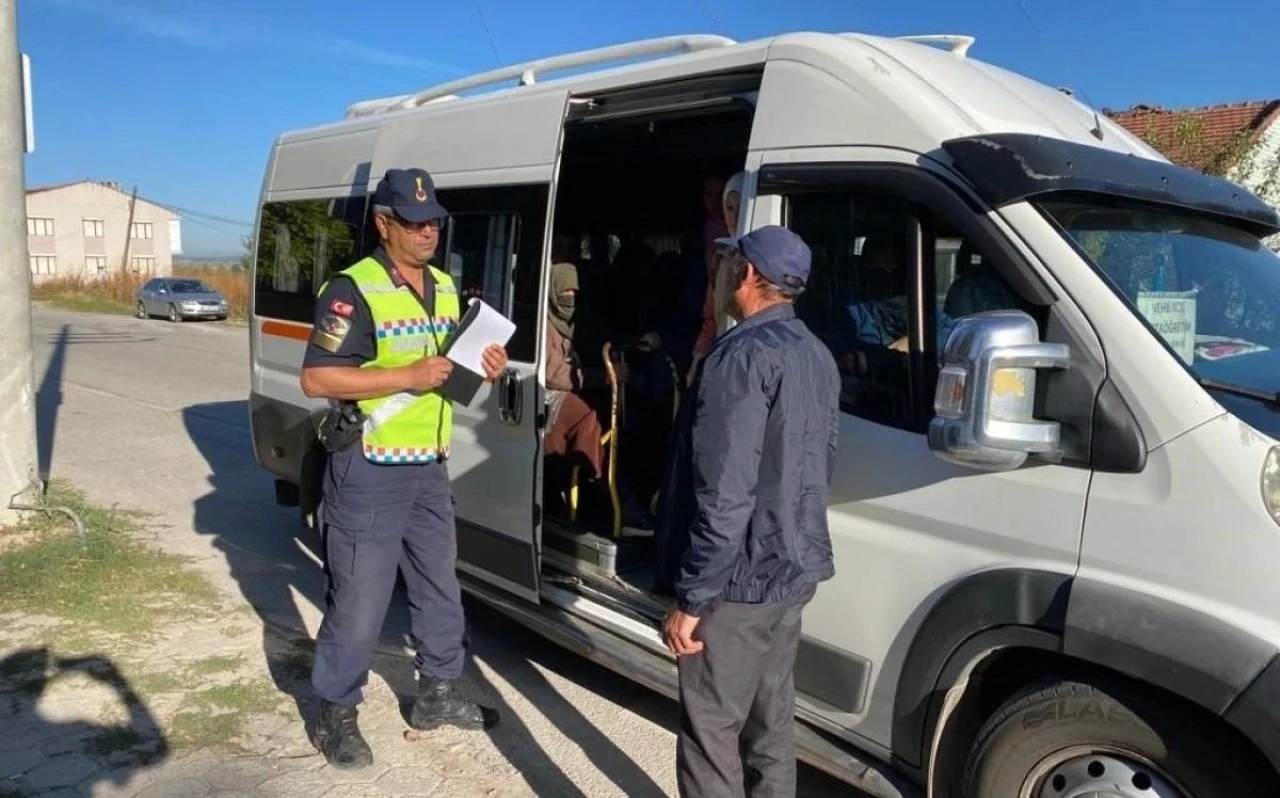 Jandarma Ekiplerinden Eskişehir&#8217;de Okul Servislerine Denetim