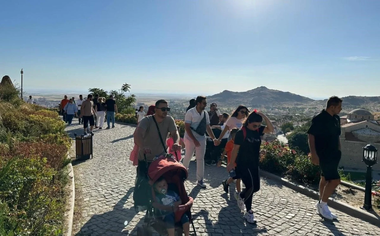 Eskişehir Sivrihisar&#8217;a Turist Akını Devam Ediyor