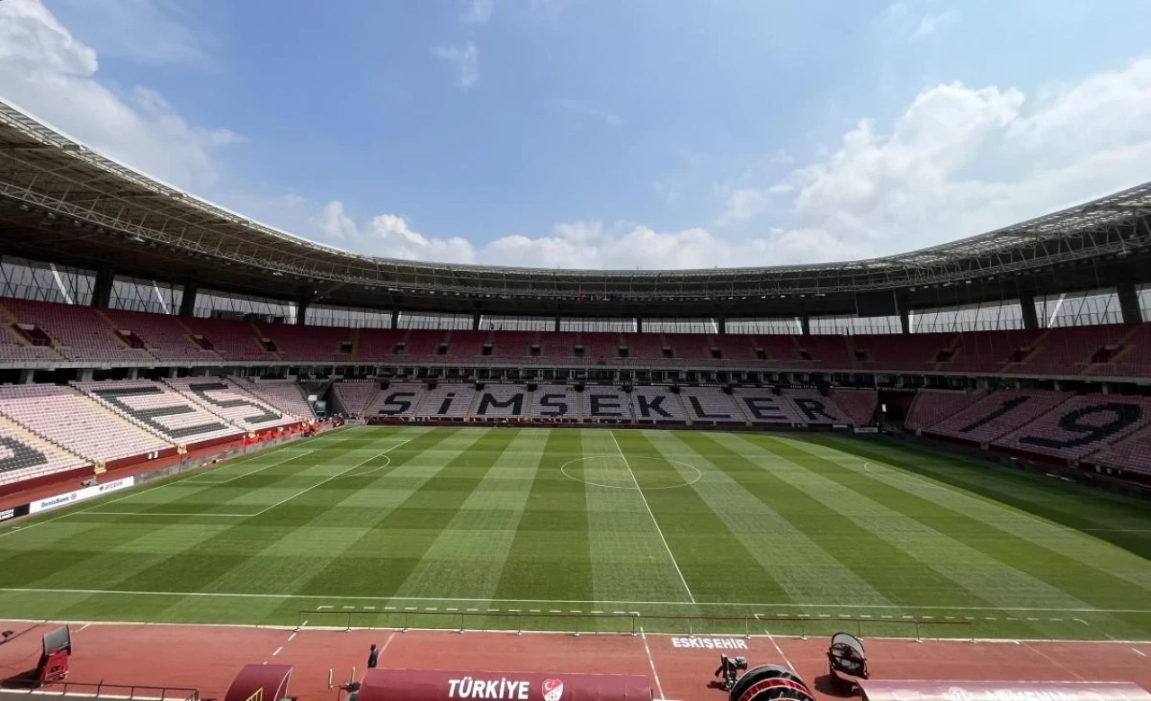 Eskişehir&#8217;de Yeni Atatürk Stadyumu’nda Yoğun Çalışma