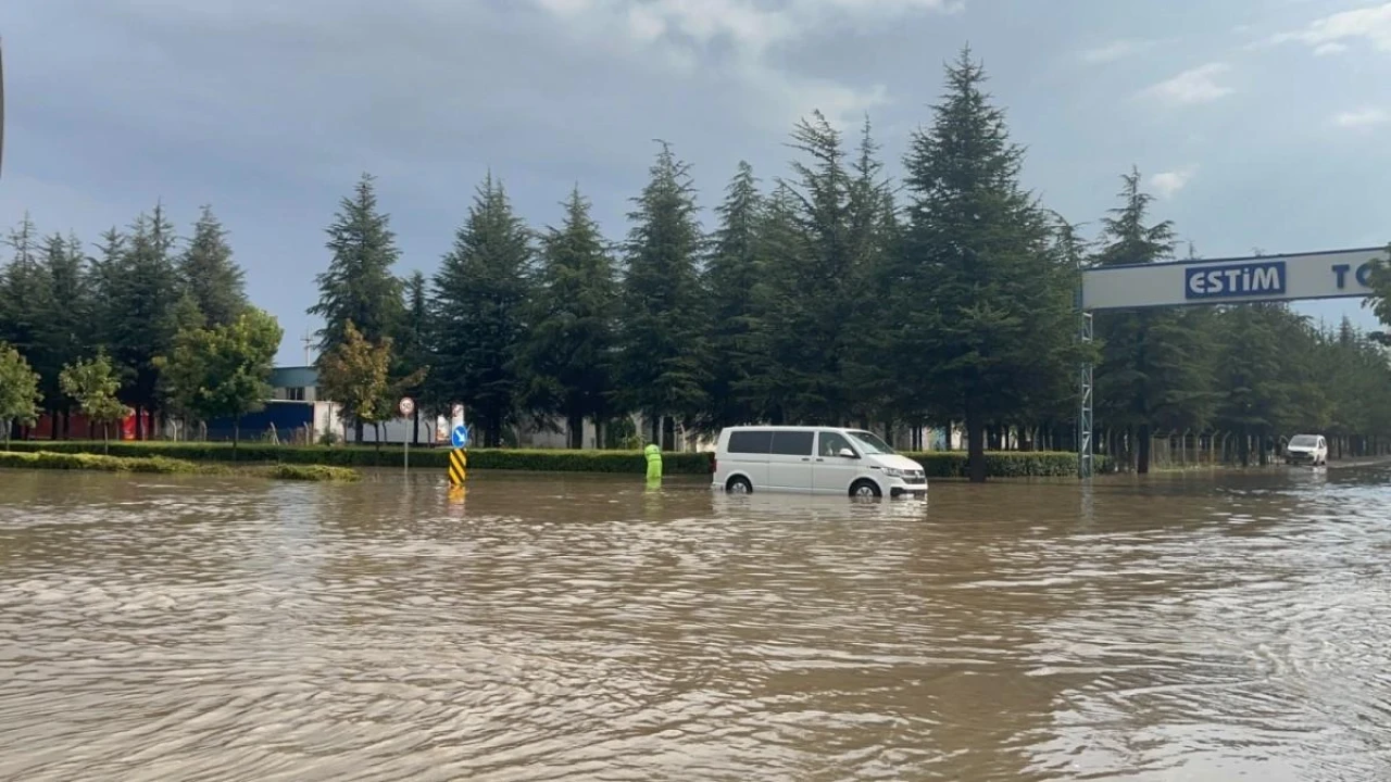 Eskişehir&#8217;deki Baskında ESKİ Topu Sanayi Sitelerine Attı!