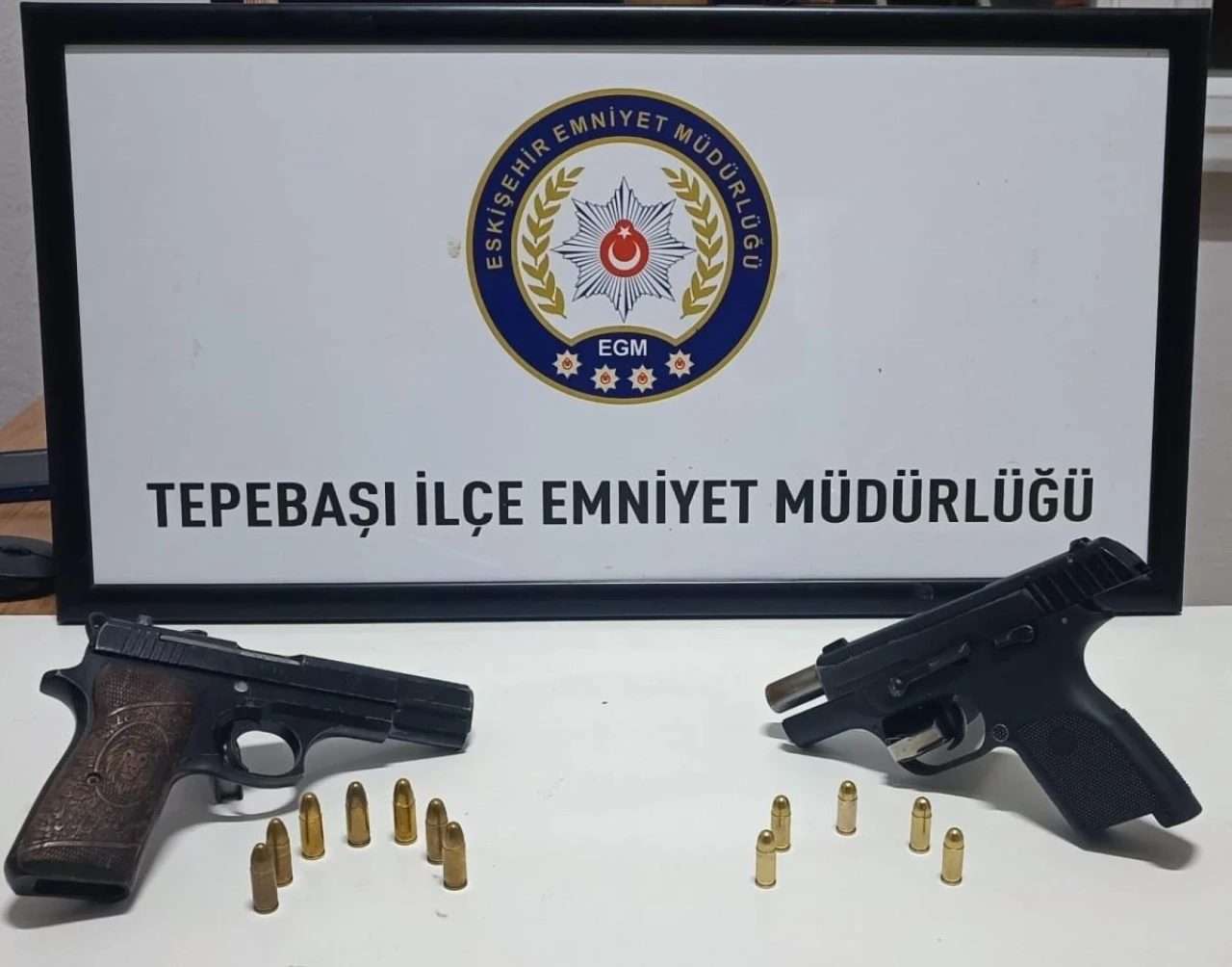 Eskişehir’de Şüpheyle Durdurulan Şahıstan 2 Tabanca Bulundu