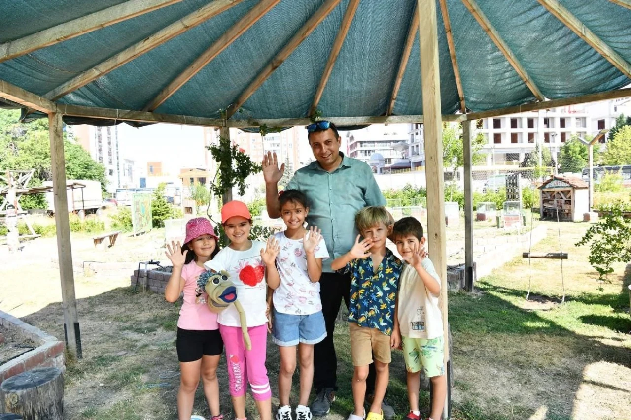 Eskişehir&#8217;de Ekoloji Okulunda Çocuklar Eğleniyor