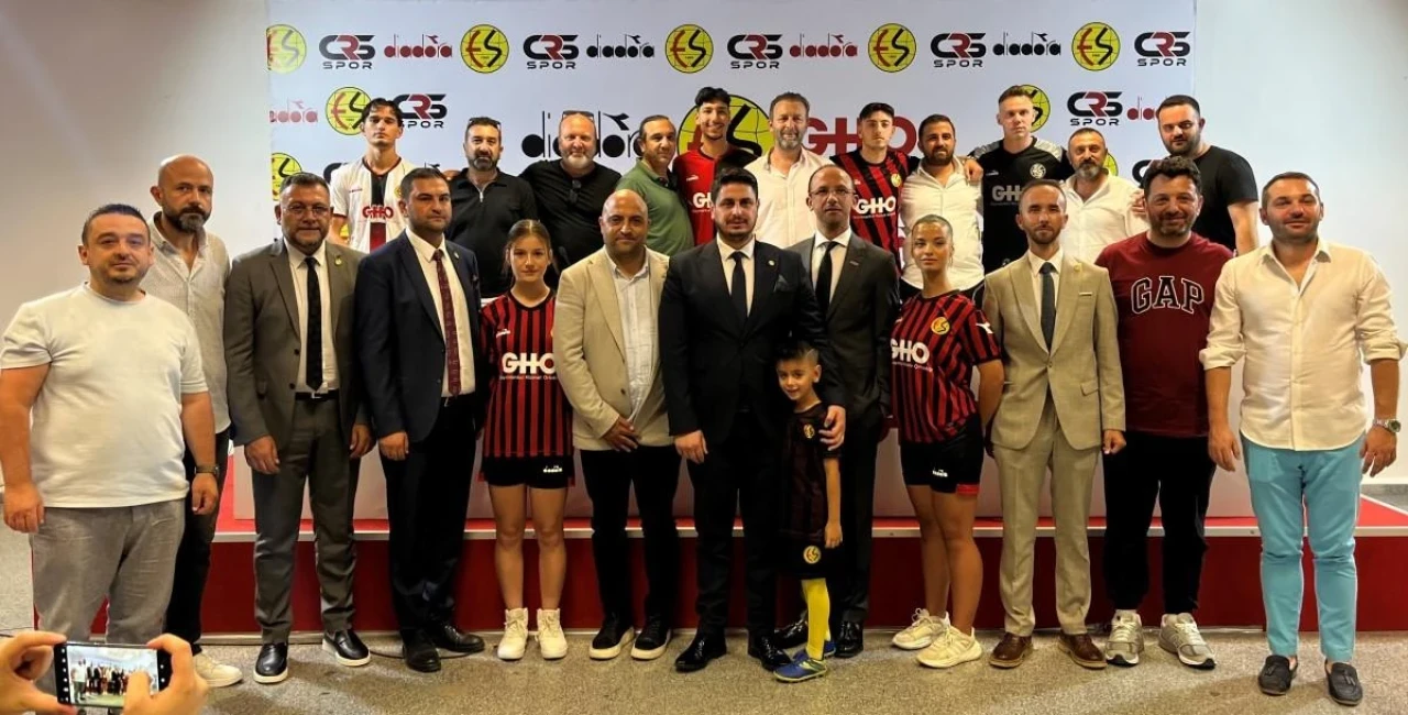 Eskişehirspor’un Yeni Sezon Formaları Satışa Çıktı