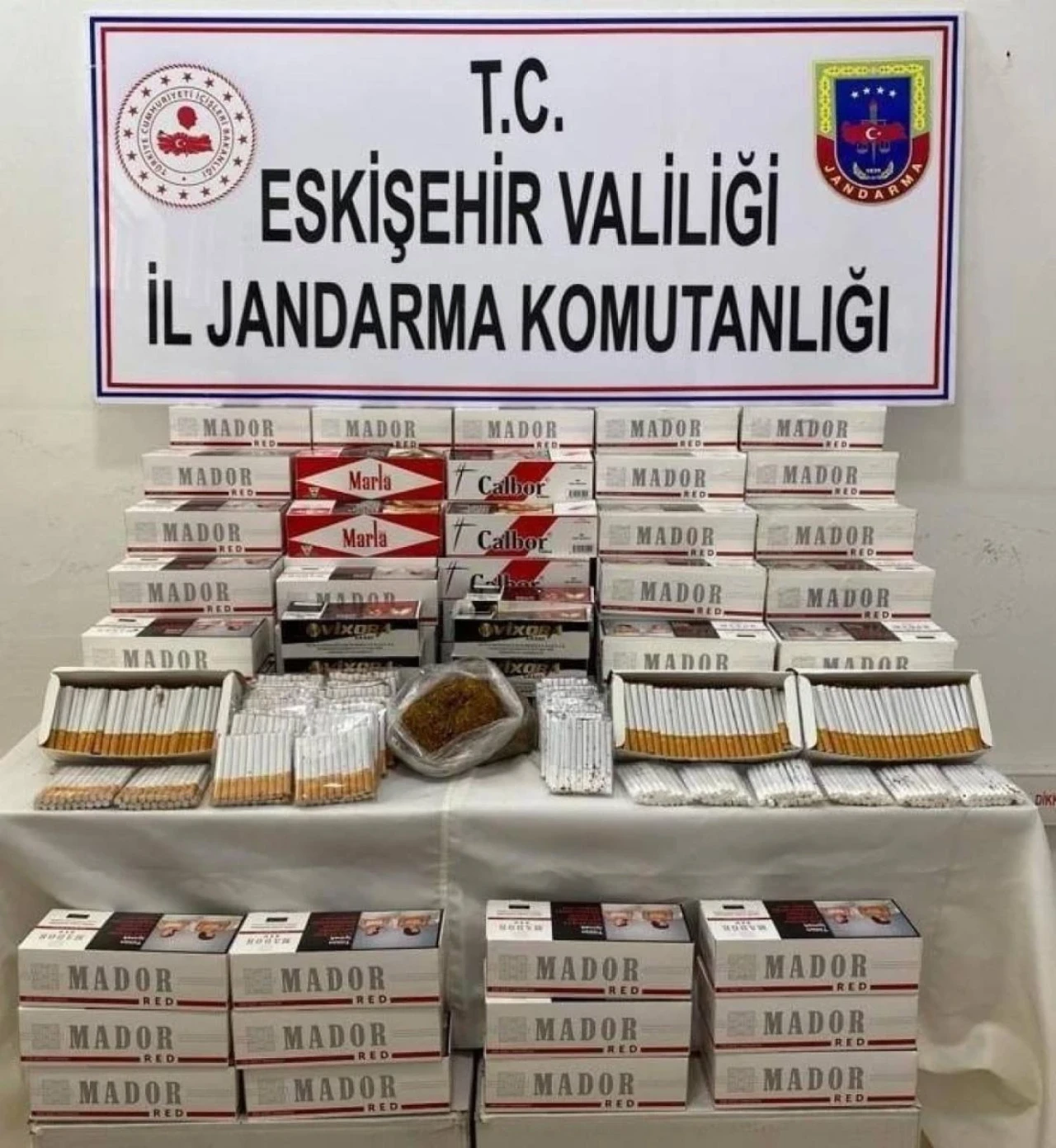 Eskişehir’de Kaçak Sigara Satıcılarını Jandarma Yakaladı