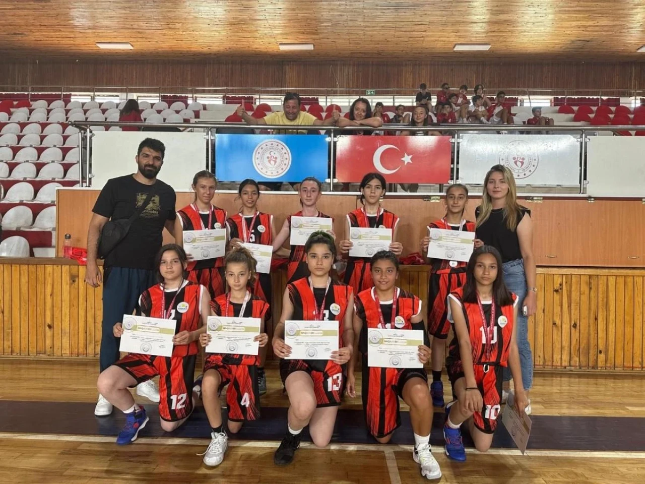 Eskişehirli Genç Basketbolculardan Bölge Birinciliği