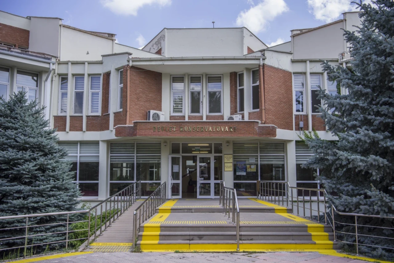 Eskişehir Anadolu Üniversitesi&#8217;nde Sanata Açılan Kapı