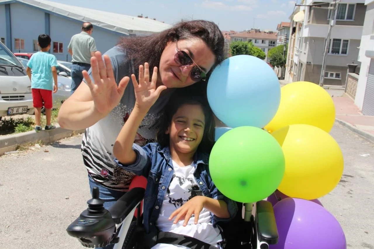 Eskişehir’de Yardımseverler Muhammet’i Sandalyeye Kavuşturdu