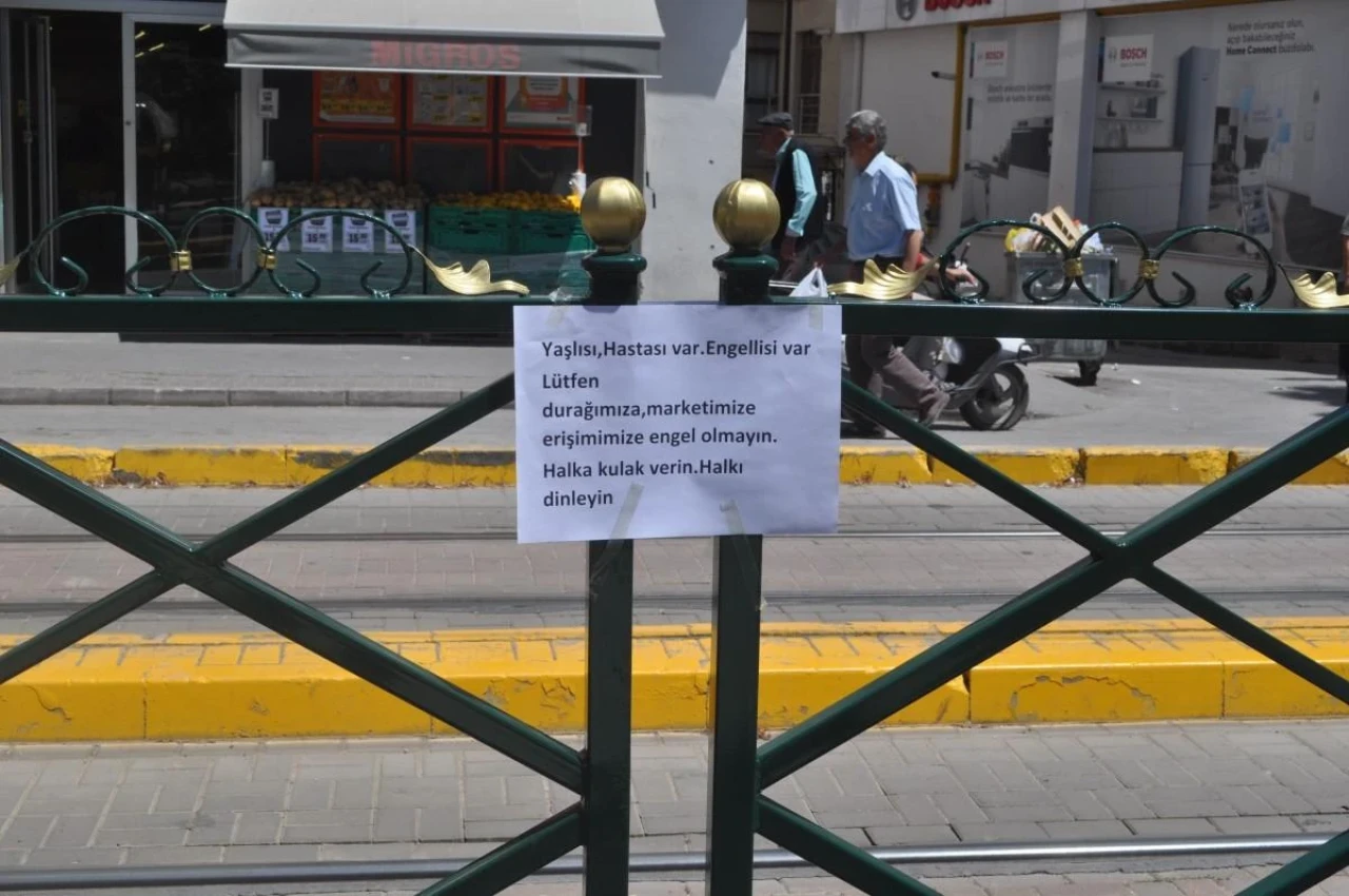 Eskişehir&#8217;de Vatandaşlardan Bariyerlere Tepki