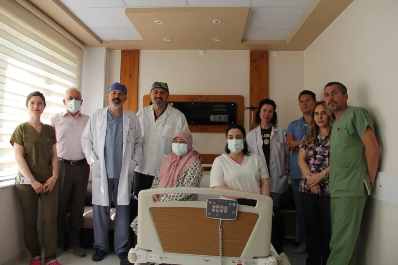 Eskişehir&#8217;de Karaciğerinin Yüzde 70&#8217;ini Annesine Bağışladı