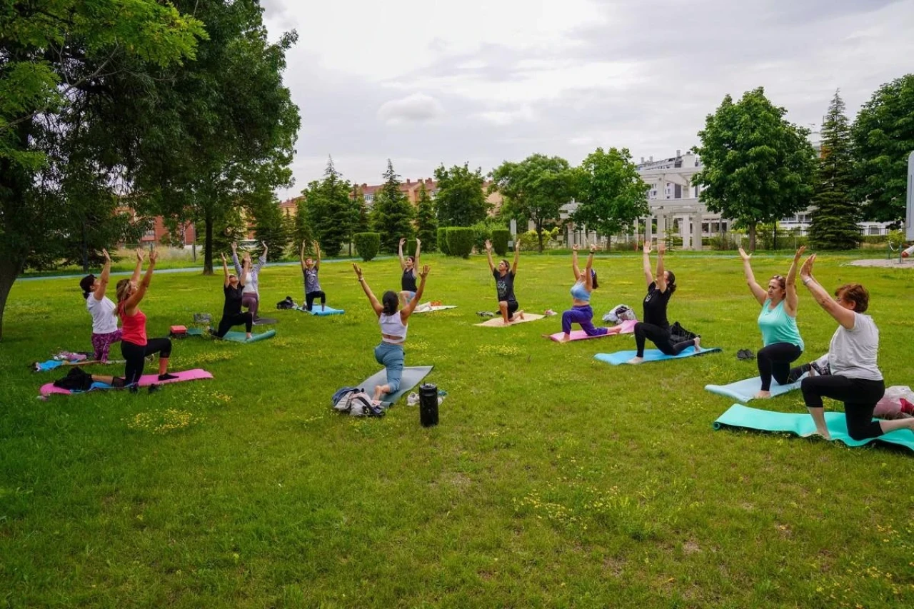 Eskişehir&#8217;de Açık Havada Yoga Etkinlikleri