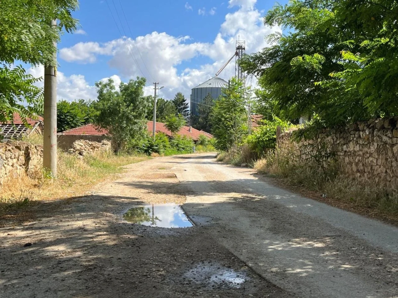 Eskişehir&#8217;de Uzun Yıllardır Asfalt Dökülmeyen Yollar Var!