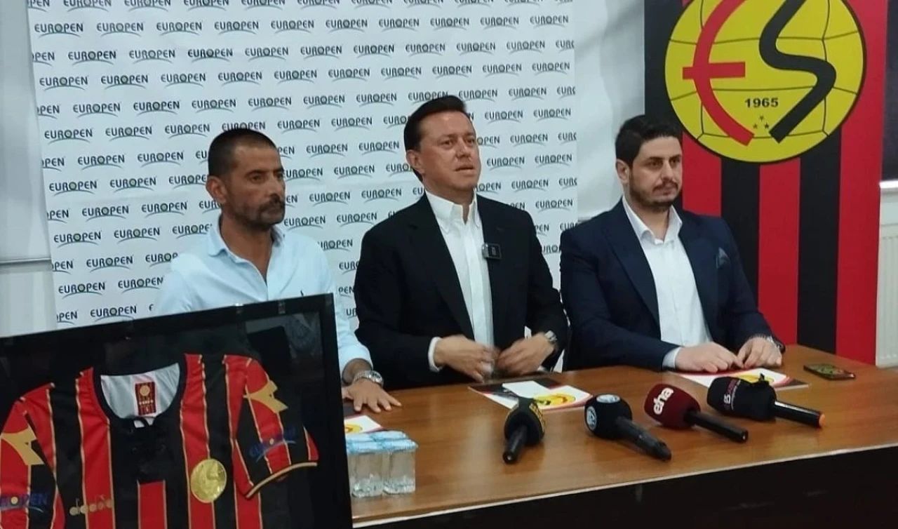 Eskişehirspor, 2 Yeni Oyuncuyla Sözleşme İmzaladı