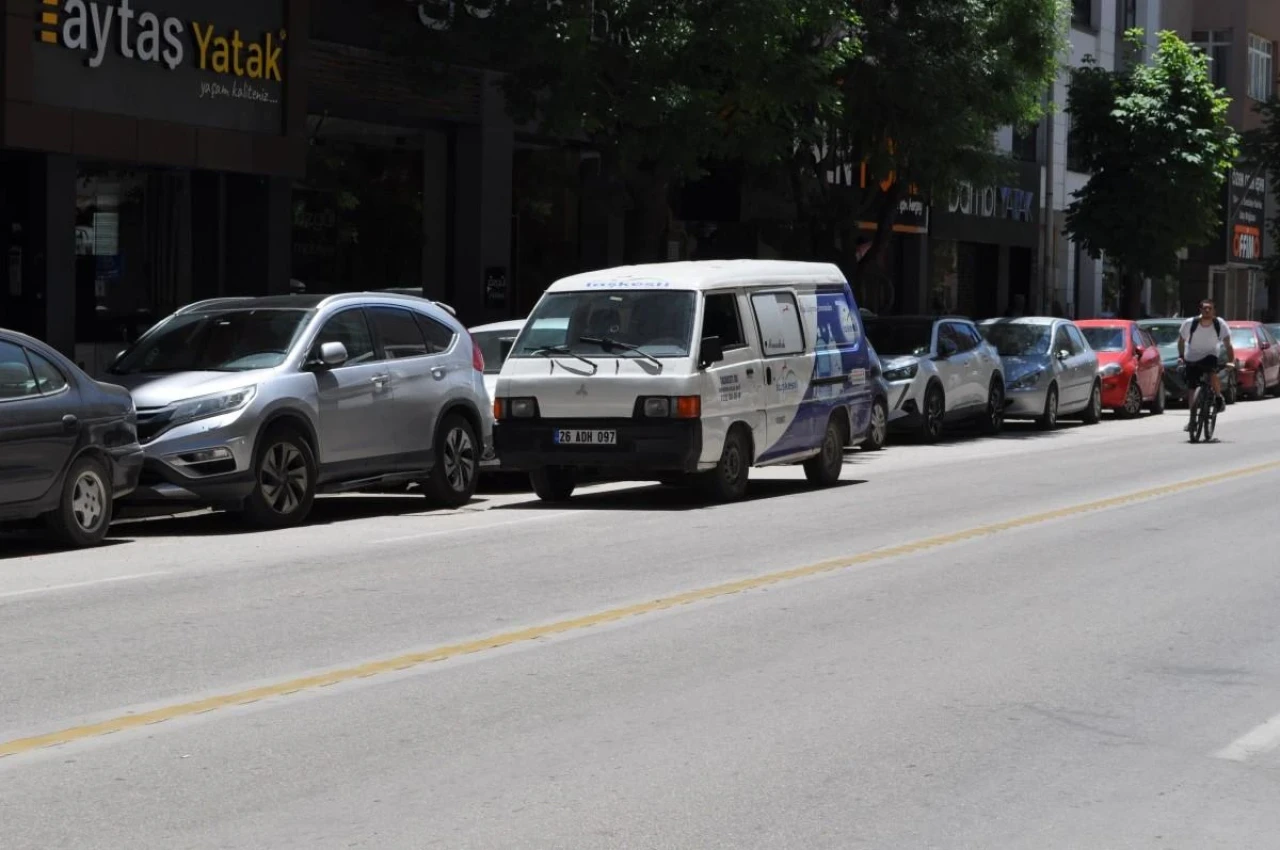 Eskişehir&#8217;de Mobilyacı Caddesinde Otopark Sorunu