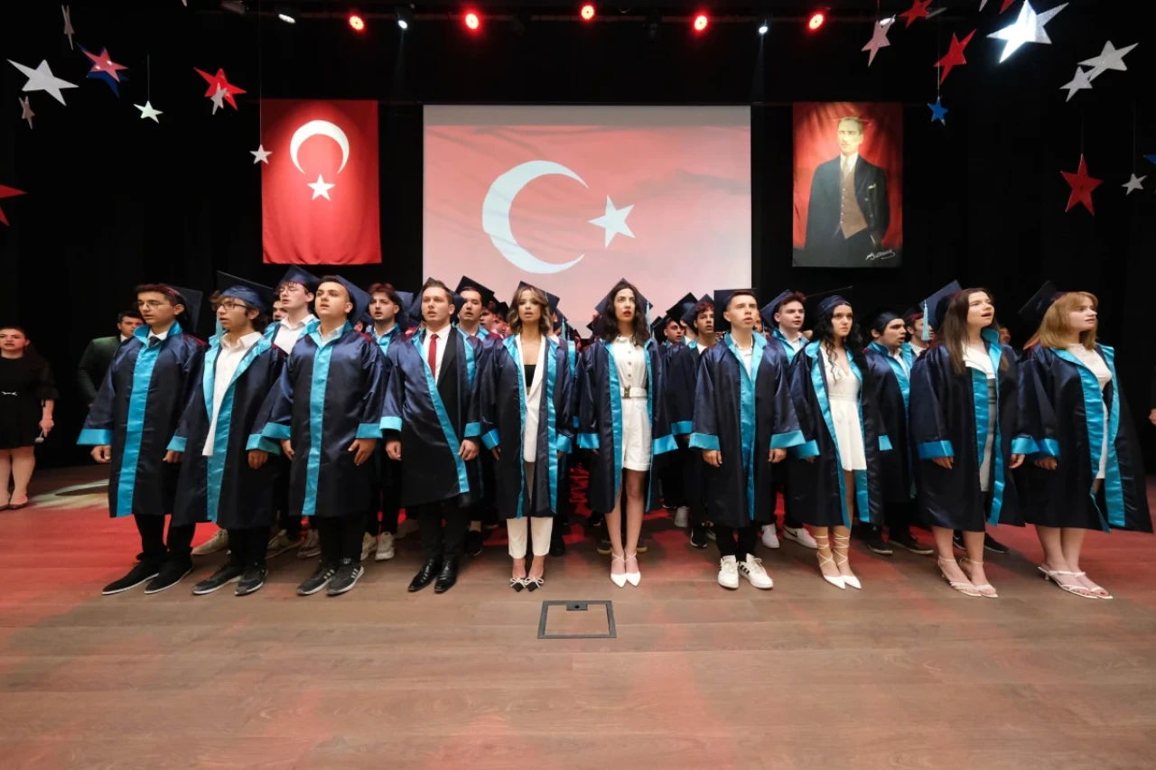 Eskişehir&#8217;de EOSB Meslek Lisesi Öğrencilerini Mezun Etti