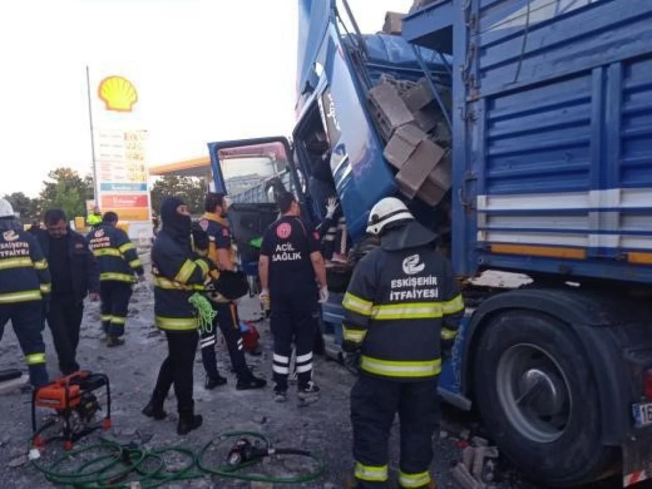 Eskişehir’de Tırlar Çarpıştı, 4 Kişi Yaralandı