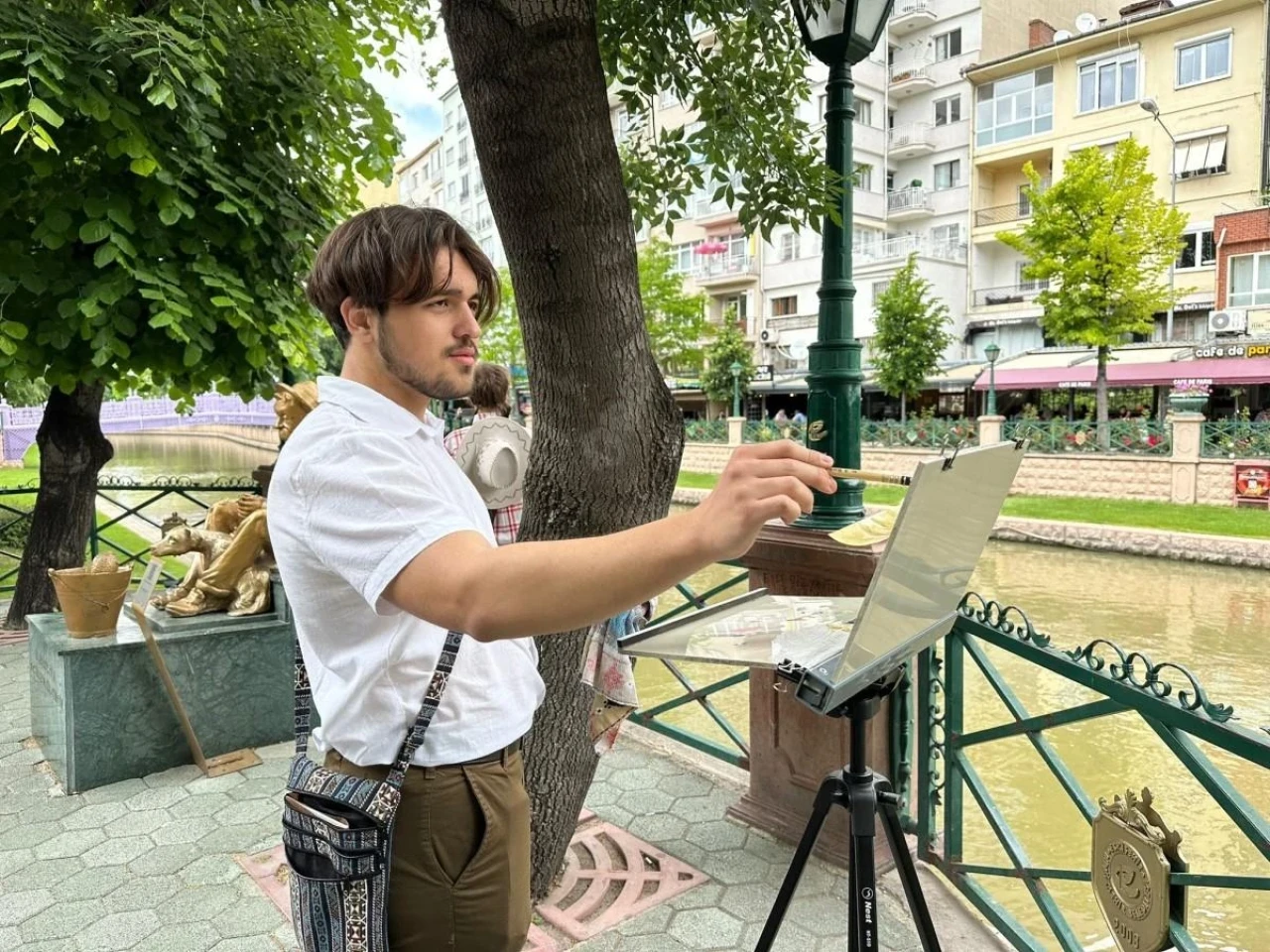 Eskişehir&#8217;in Sokaklarını Resmeden 19 Yaşındaki Genç