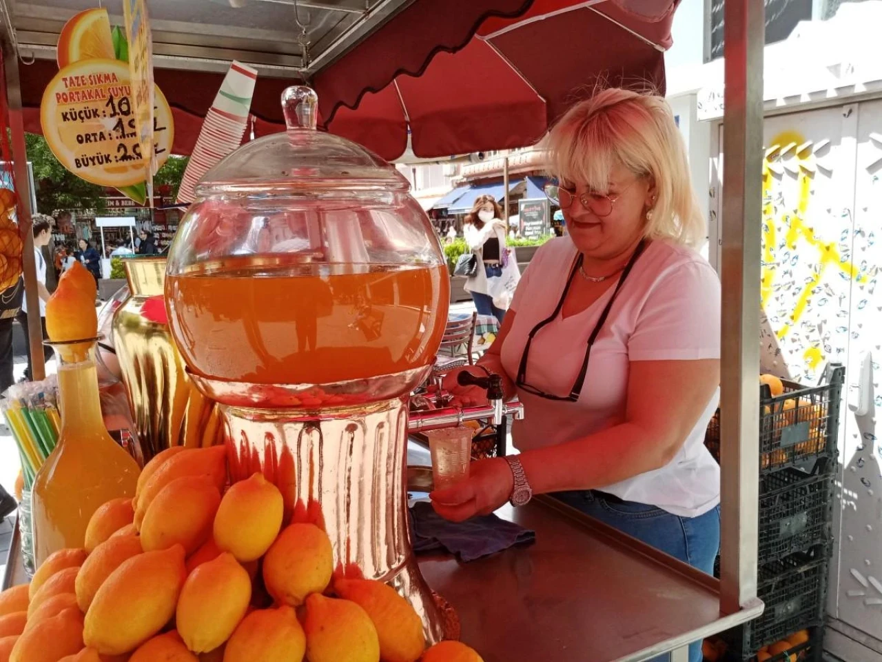 Eskişehir&#8217;de Limonatacıların İşleri Açıldı