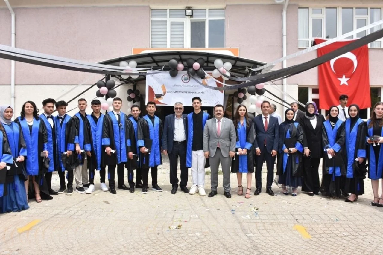 Eskişehir&#8217;de İnönü Anadolu Lisesi Öğrencileri Kep Attı