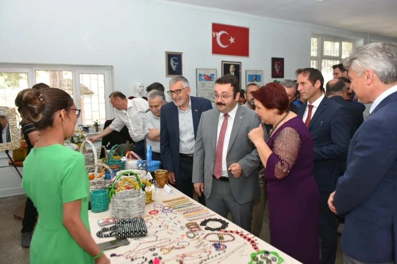 Eskişehir İnönü Halk Eğitim Merkezi Sergi Açtı