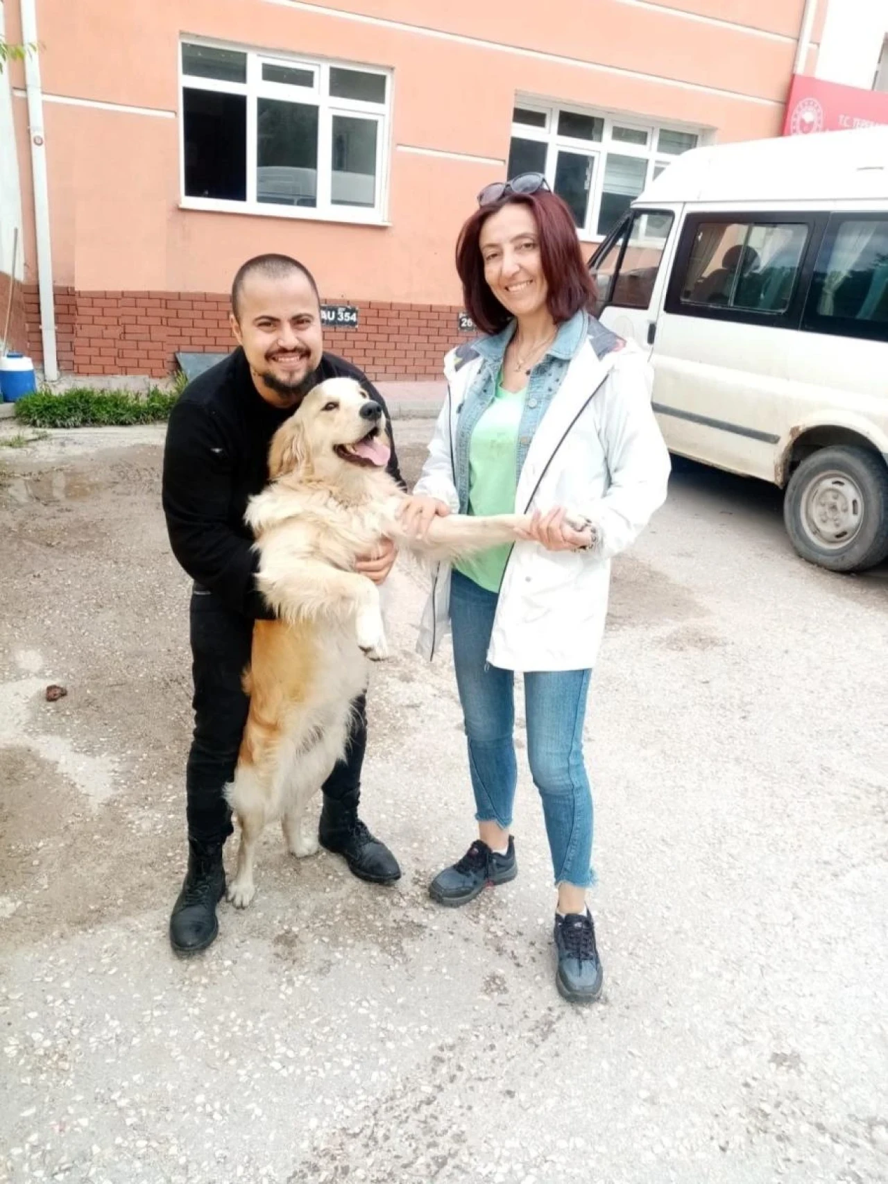 Eskişehir&#8217;de Kaybolan Köpek Çipi Sayesinde Sahibine Kavuştu