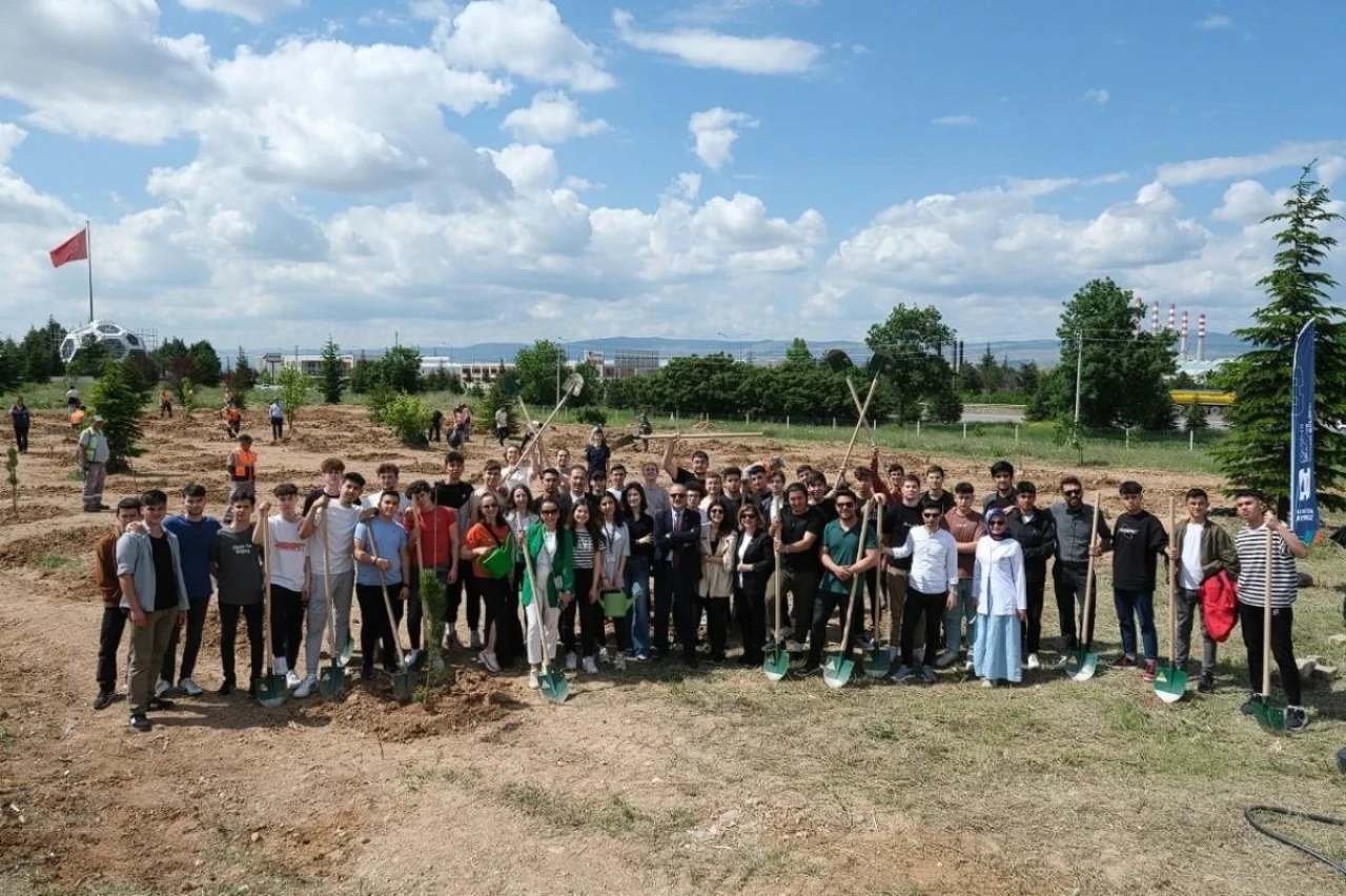 Eskişehir&#8217;de Özel EOSB Meslek Lisesi&#8217;nin Hatıra Ormanı