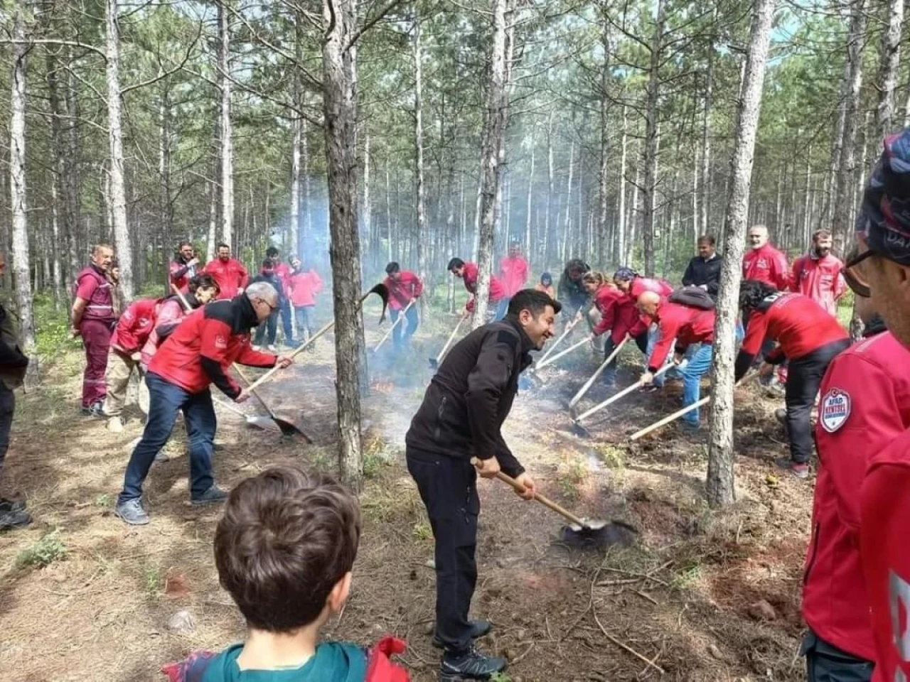 Eskişehir&#8217;de DAK Gönüllüleri&#8217;ne Yangınlara Müdahale Dersi