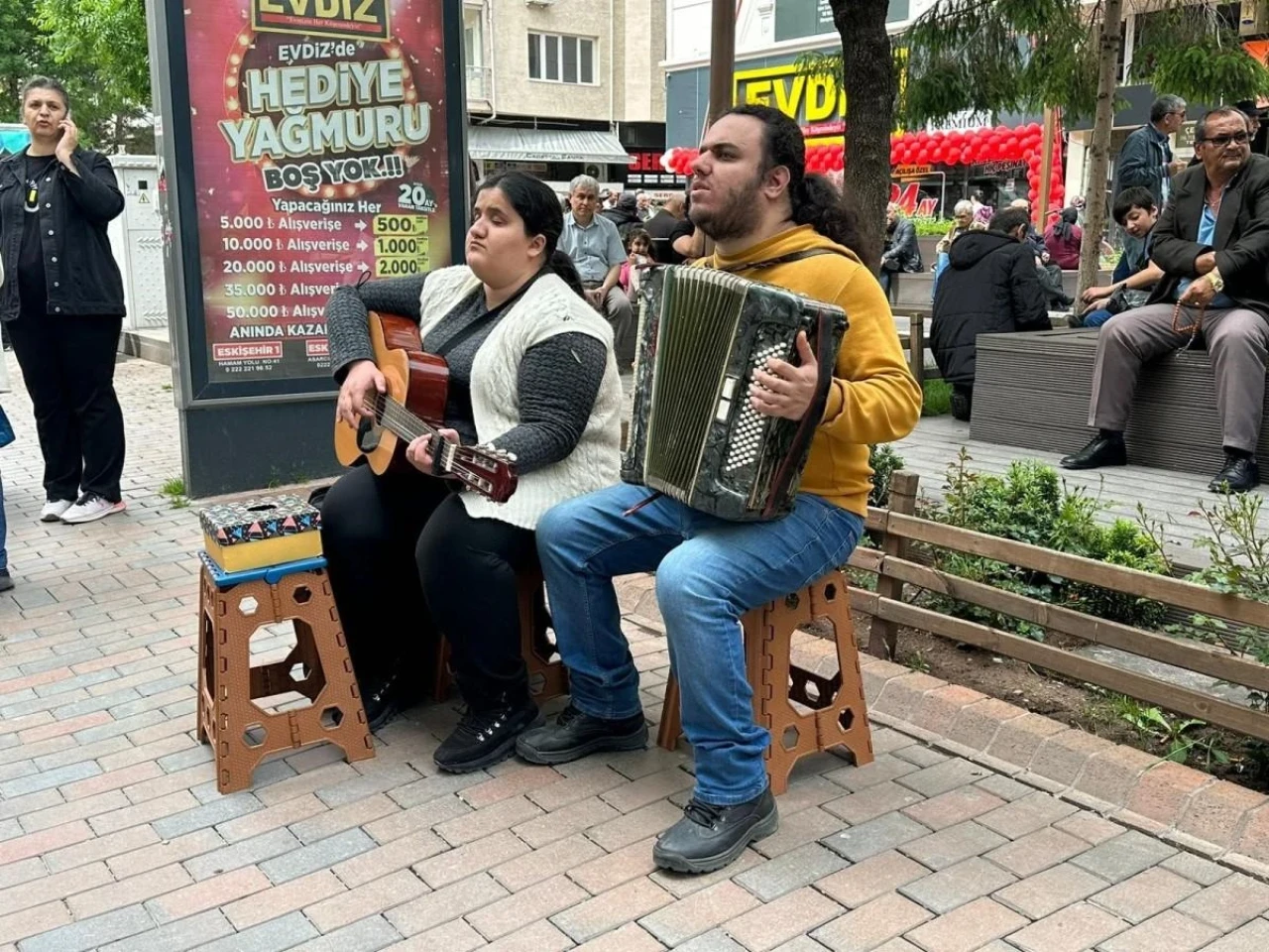 Eskişehir&#8217;de İranlı Sanatçılar Kulakların Pasını Sildi