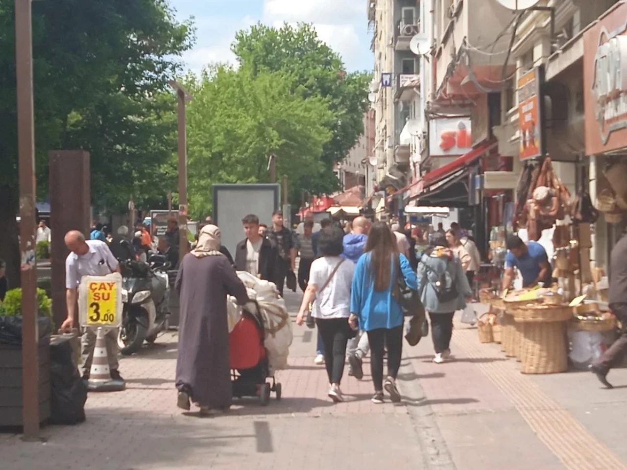 Haziran Güneşini Gören Eskişehirliler Dışarı Akın Etti