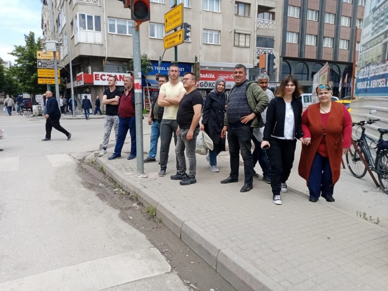 Eskişehir&#8217;de Yıkımı Görenler Kepçeden Gözünü Ayıramadı