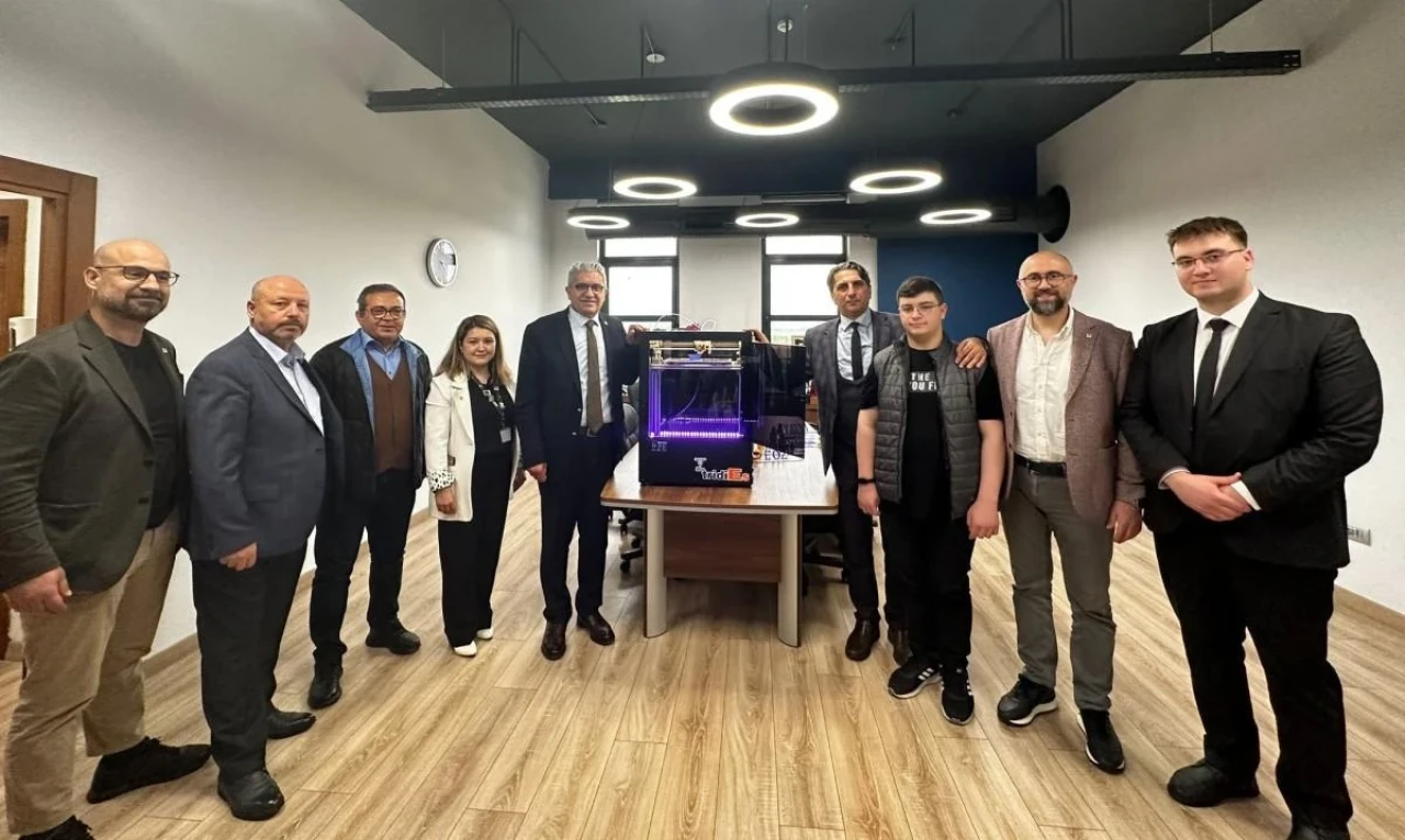 Eskişehir&#8217;de ROBOSB Teknoloji Takımı 3D Yazıcısını Sundu