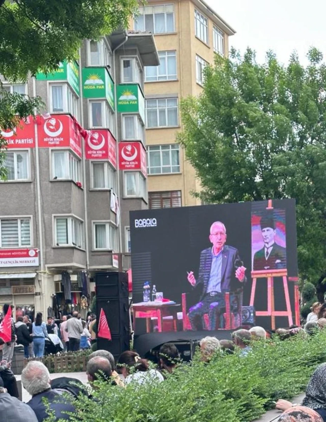 Kılıçdaroğlu&#8217;nun Babala TV Programı Eskişehir&#8217;de Dev Ekranlarda