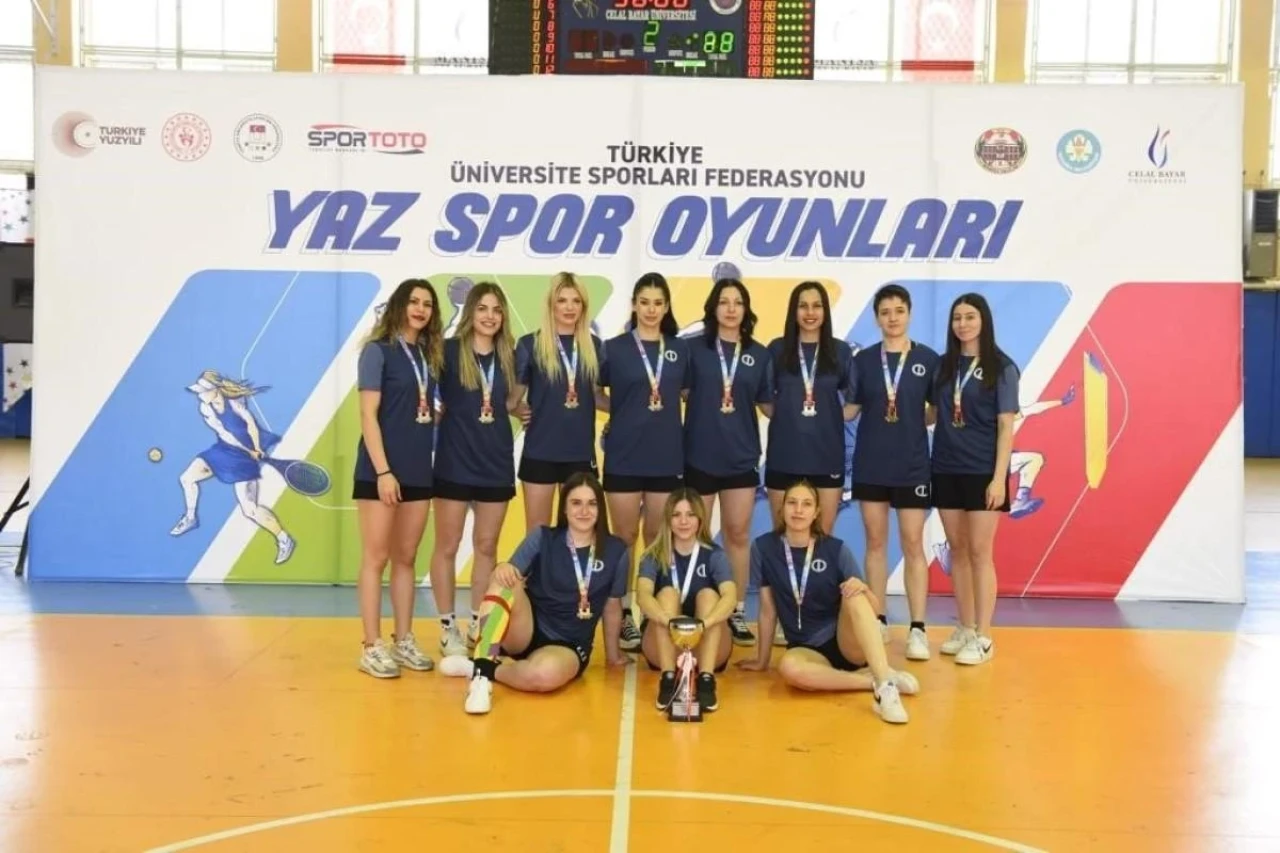 Eskişehir Anadolu Üniversitesi Sporcuları Yine Şampiyon