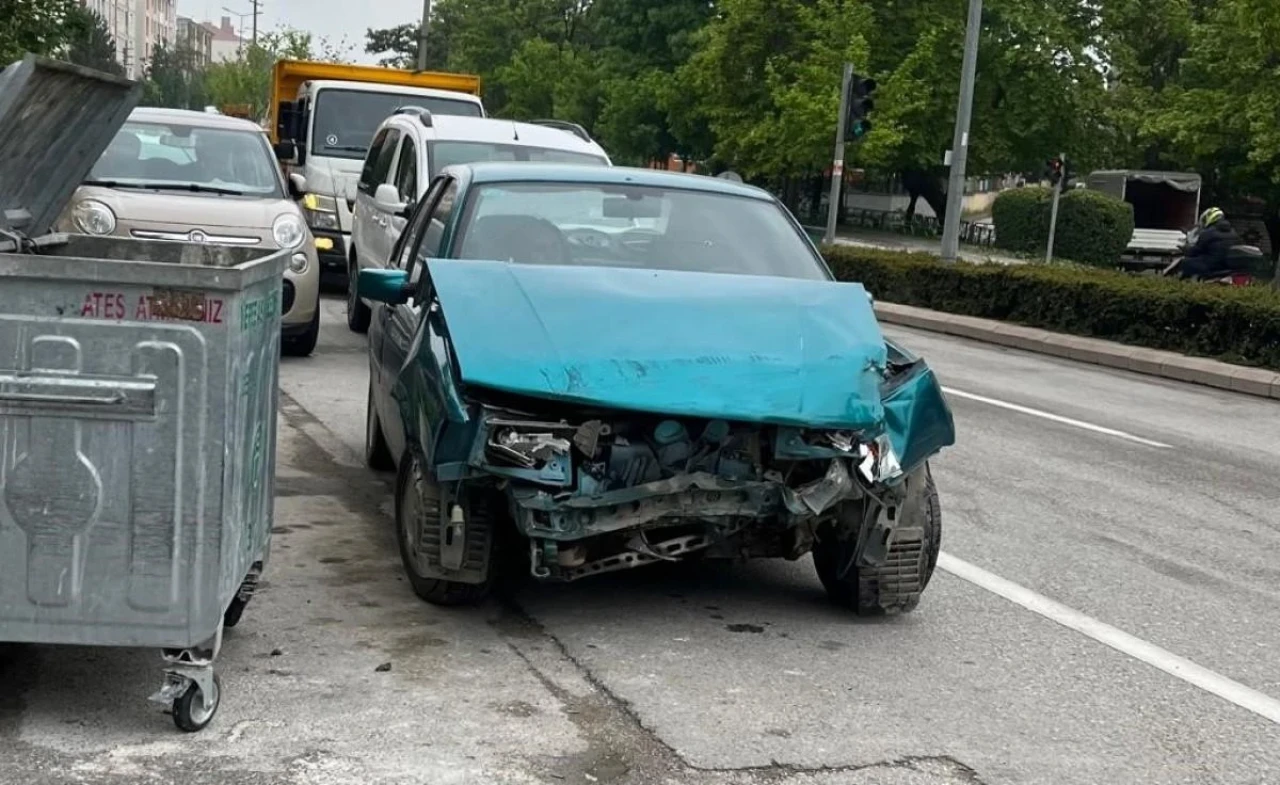 Eskişehir&#8217;de Büyük Maddi Hasarlı Kaza