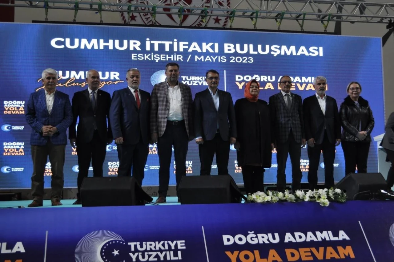 Bakan Dönmez Eskişehir&#8217;de &#8216;Cumhur Buluşuyor&#8217;a Katıldı