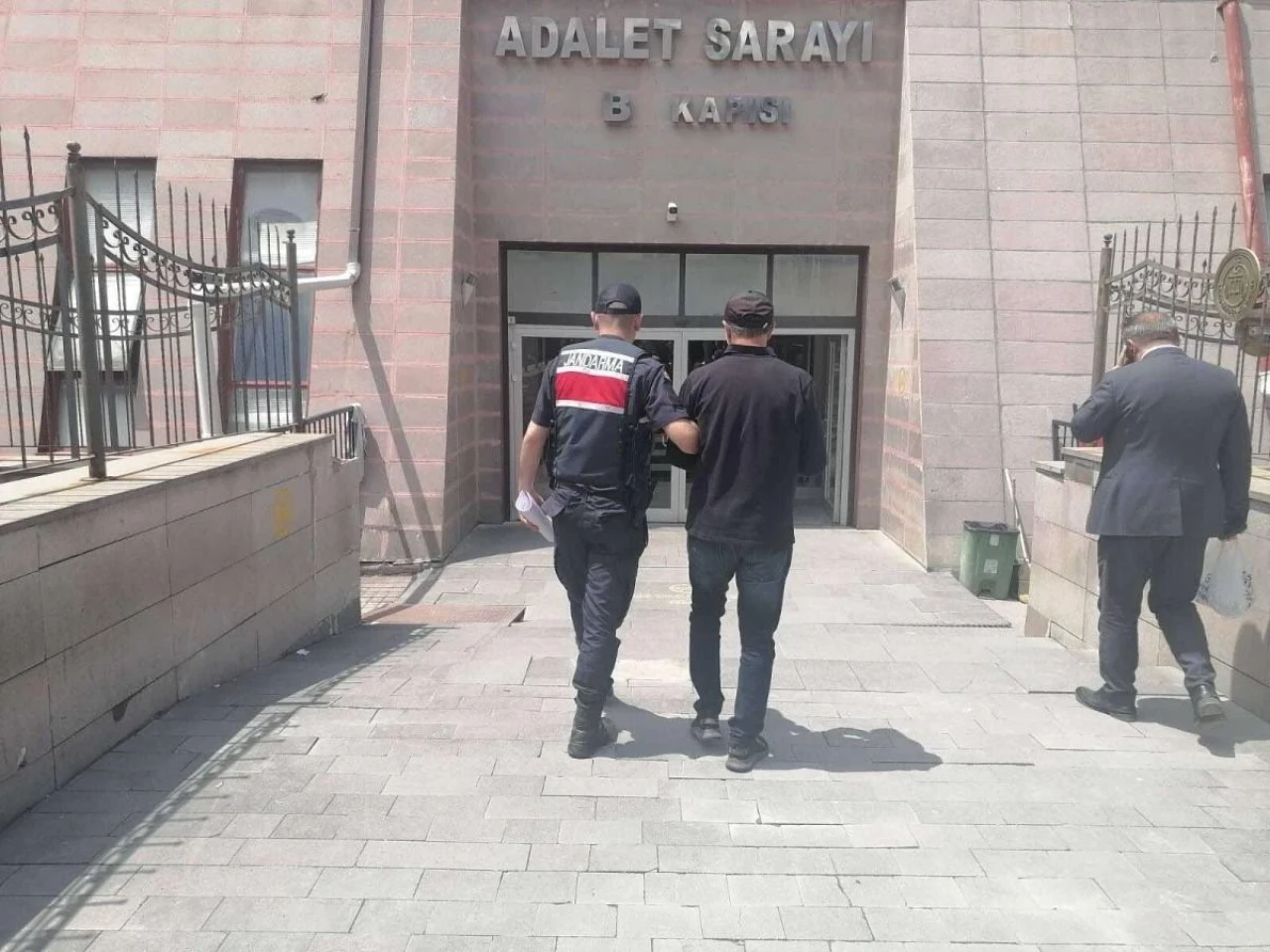 Eskişehir&#8217;de Jandarma Ekipleri 5 Şüpheliyi Yakaladı